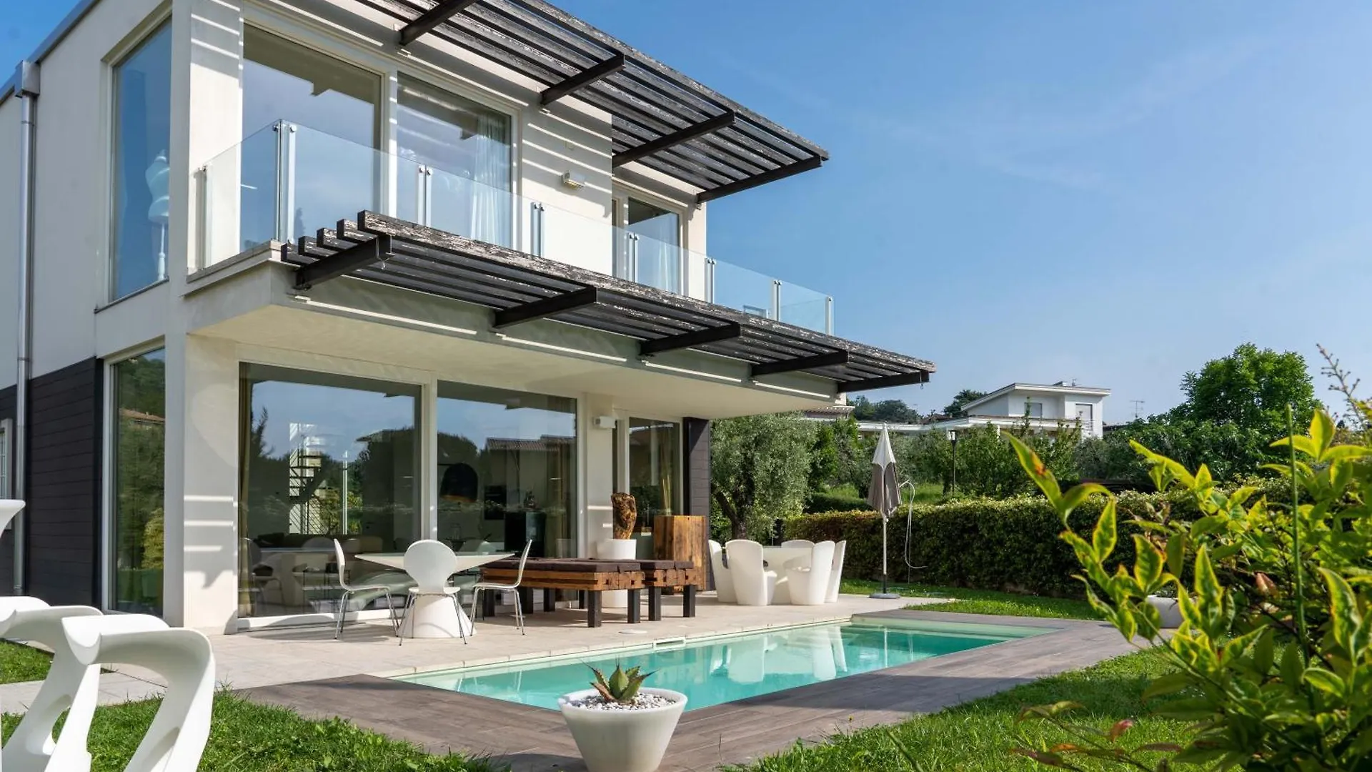 Villa Christine With A Pool Manerba del Garda