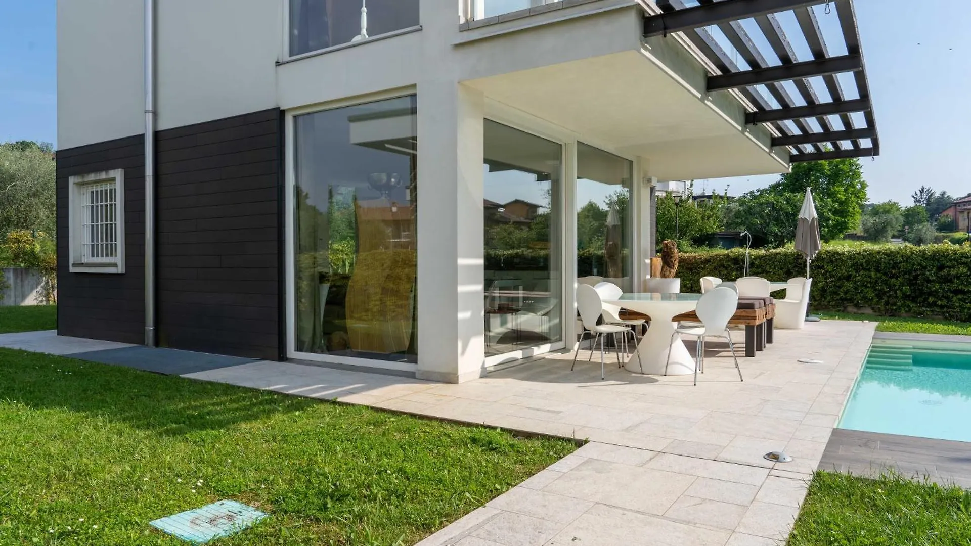 Villa Christine With A Pool Manerba del Garda